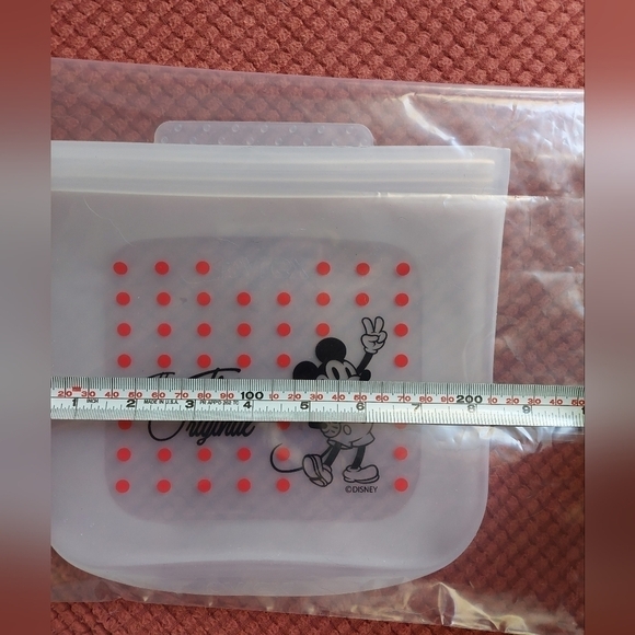 Pyrex Mickey Mouse Silicone Sandwich Bag - Picture 5 of 7